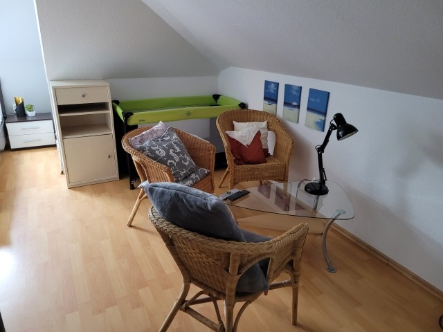 Sitzgruppe   Babybett, 3. Schlafzimmer, DG