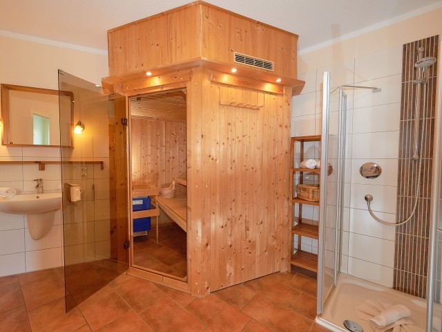 Badezimmer mit Sauna