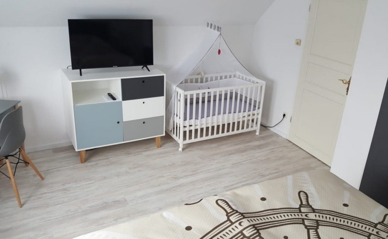 Schlafzimmer OG Babybett