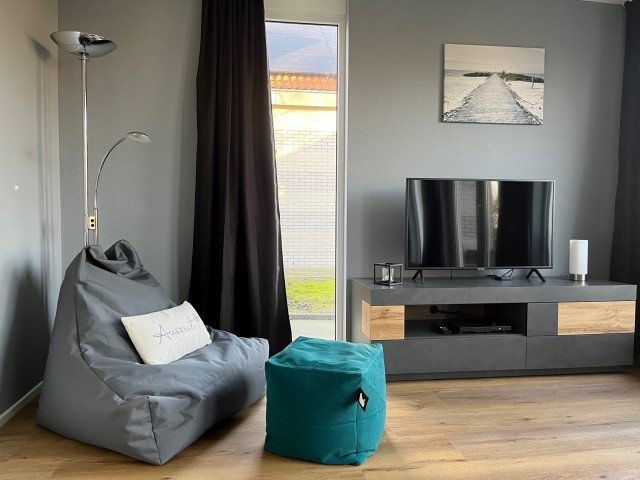gemütlicher Sitzsack mit Fußhocker