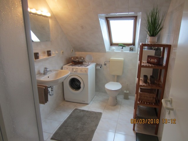 Badezimmer m. Waschmaschine