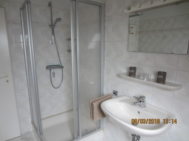 Badezimmer m. Dusche