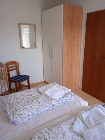 Schlafzimmer 1
