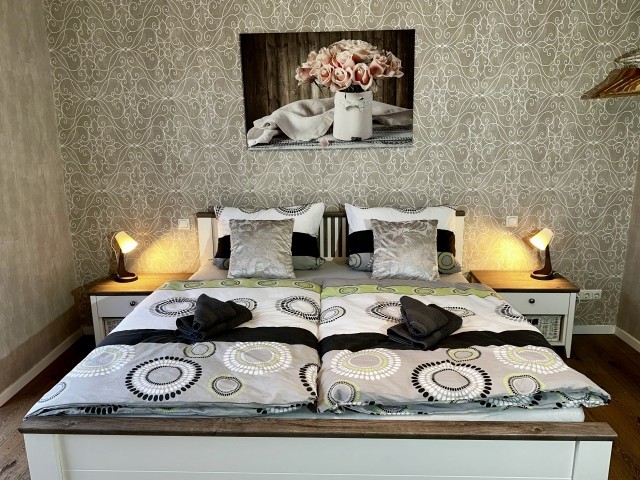 Schlafzimmer 1