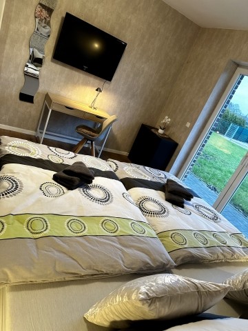 Schlafzimmer 1