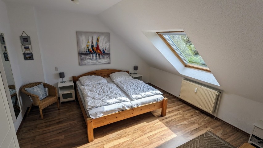 Schlafzimmer 1