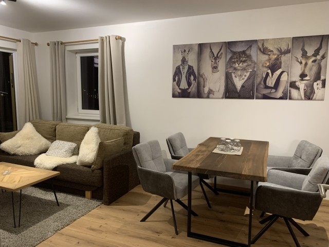 Esstisch mit Sofa