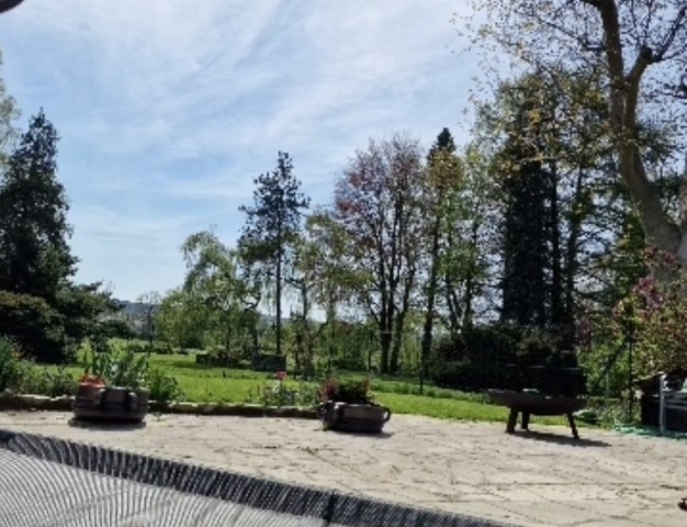 Terrasse mit Blick in die Parkanlage