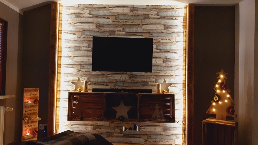 TV - Wand Adenberg