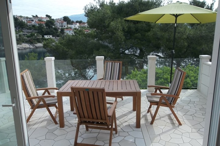 BLICK AUF DIE TERRASSE