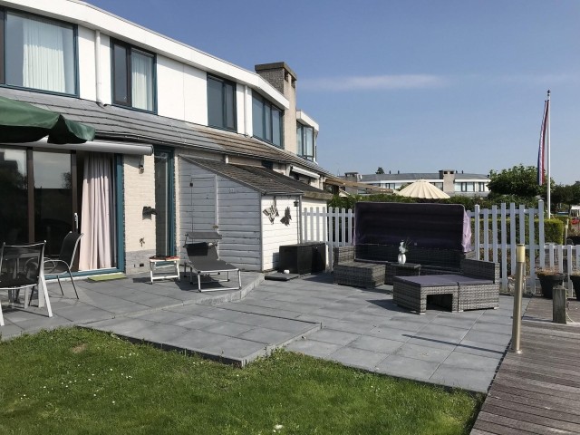Terrasse am Wasser