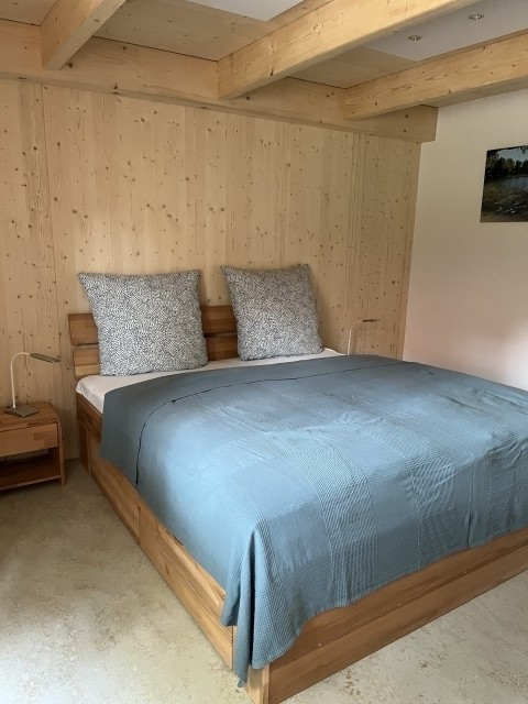 Schlafzimmer 1