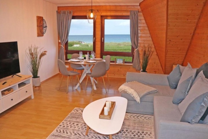 Wohnzimmer mit Meerblick Smart-TV