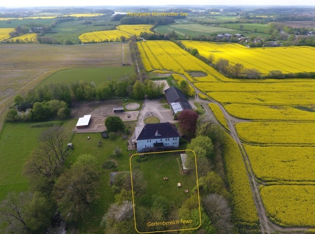 Gartenbereich der Ferienwohnung auf der Rückseite des Hauses