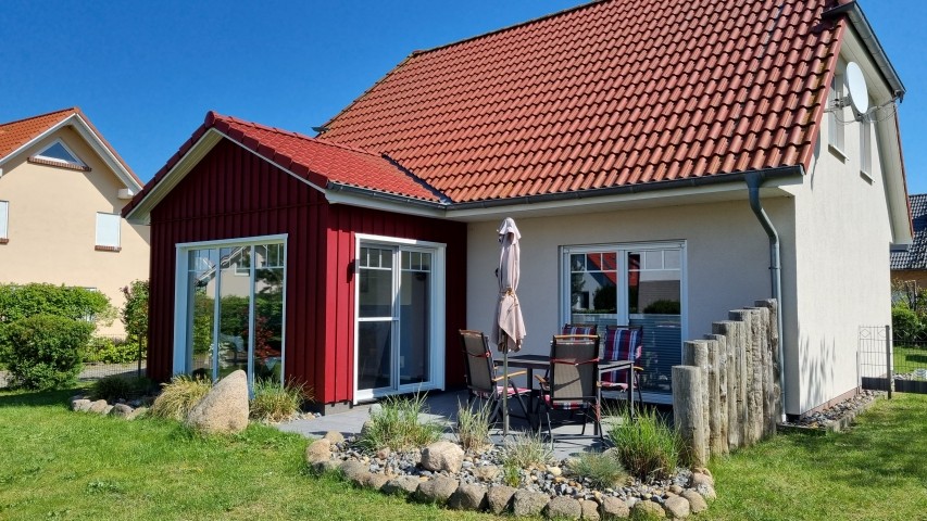 Terrassenansicht mit Wintergarten