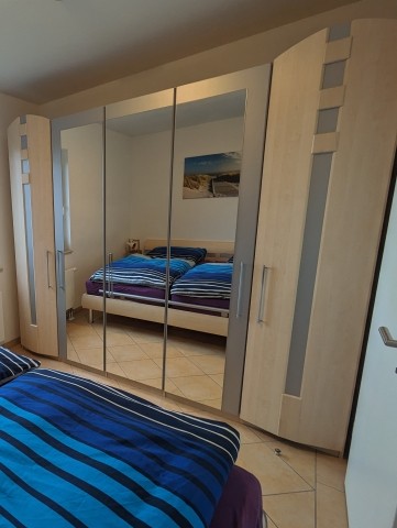 Geräumiger Kleiderschrank