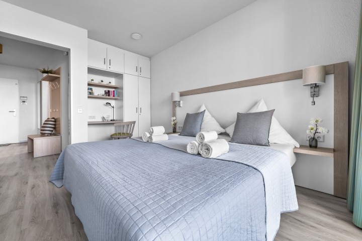 Falls ihr arbeiten müsse, wir haben im Schlafzimmer eine Holiday Homeoffice Ecke
