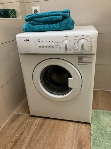 Waschmaschine im Bad EG