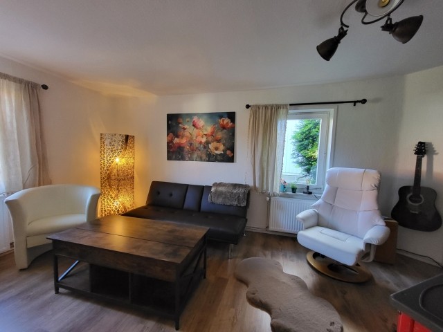 Ihr Wohnzimmer mit Smart TV und Kamin