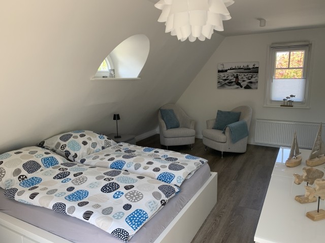 Schlafzimmer mit Doppelbett