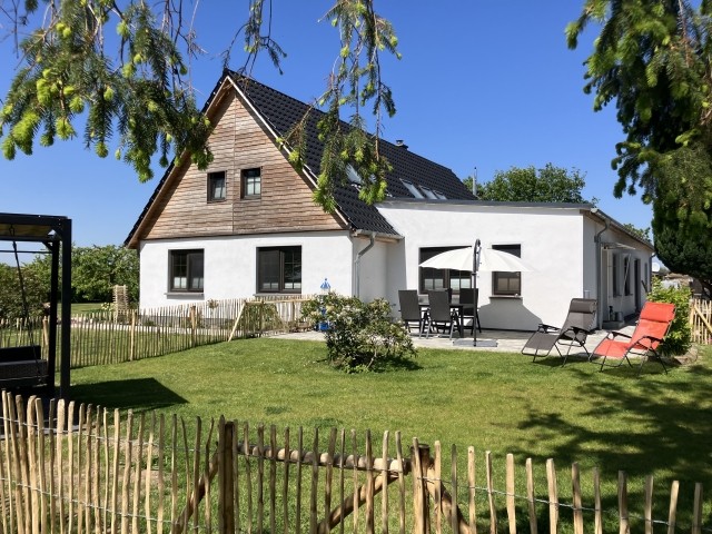 Fewo Garten mit Staketenzaun auf 1 m   Höhe
