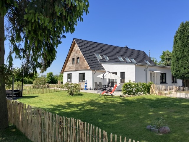 Fewo Garten mit Staketenzaun auf 1 m   Höhe