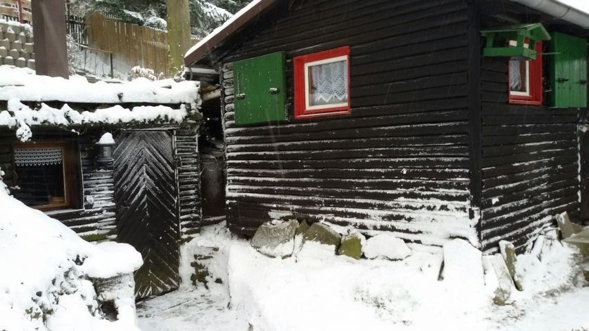 Winter 2022 Eingang zur holzbeheizten Sauna(ein ehemaliger Bergwerksstollen) 