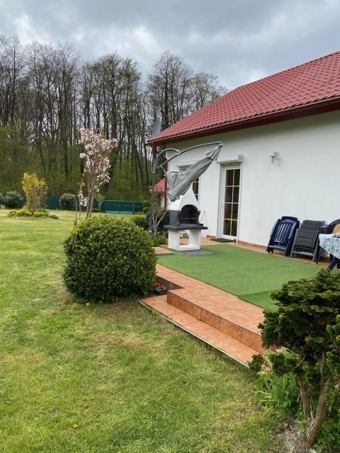 Auch im Frühjahr kann man auf der Terrasse grollen