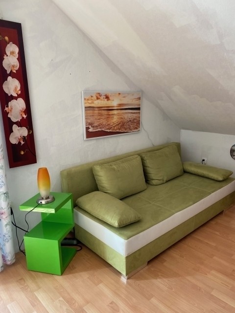 Ausruhen macht Spaß, besonders, wenn Infrarotheizung an der Wand  Sie wärmt
