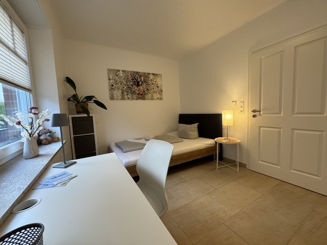 Spielzimmer mit Bett im EG