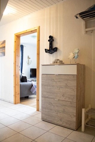 Flur,  Zugang zum Wohnzimmer und Küche