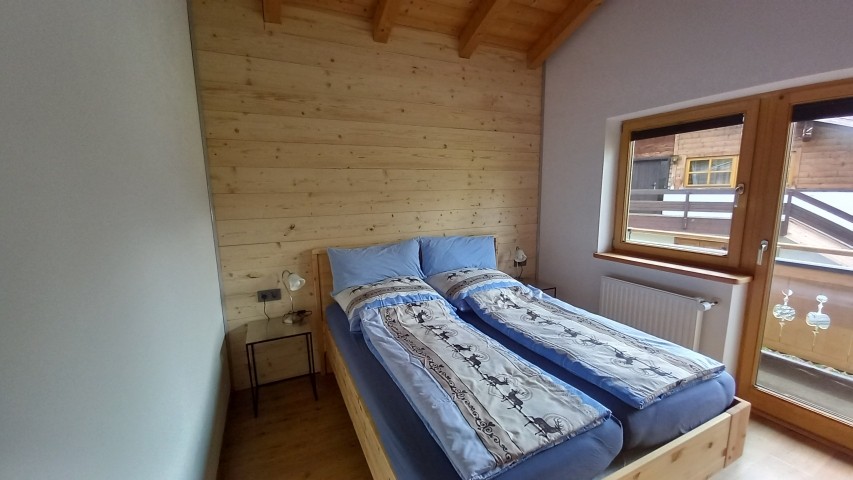 Schlafzimmer mit Zirben-Bett