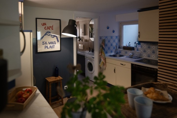 Küche mit Essbereich und Wohnzimmer zwei