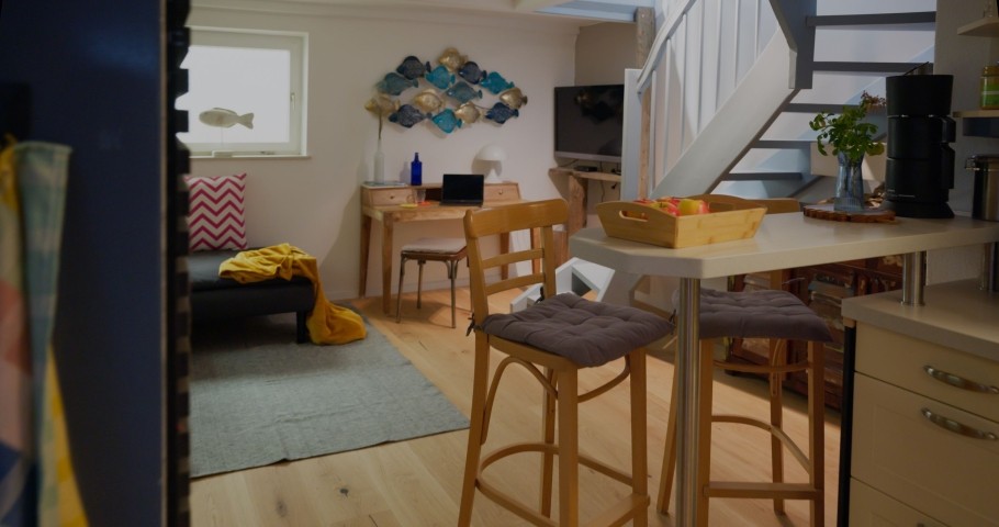 Küche mit Essbereich und Wohnzimmer zwei