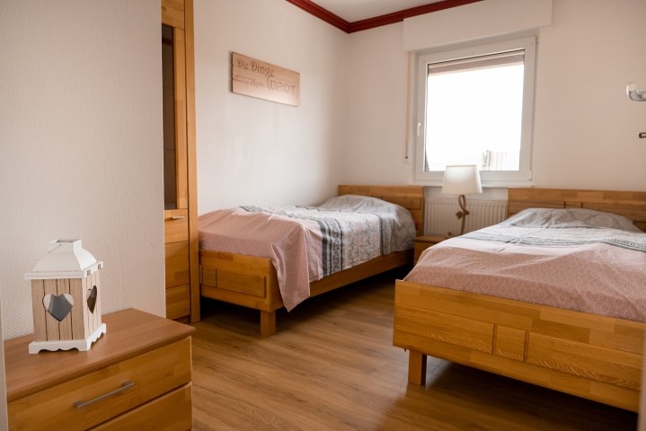 Schlafzimmer 2 Blick in den Wald