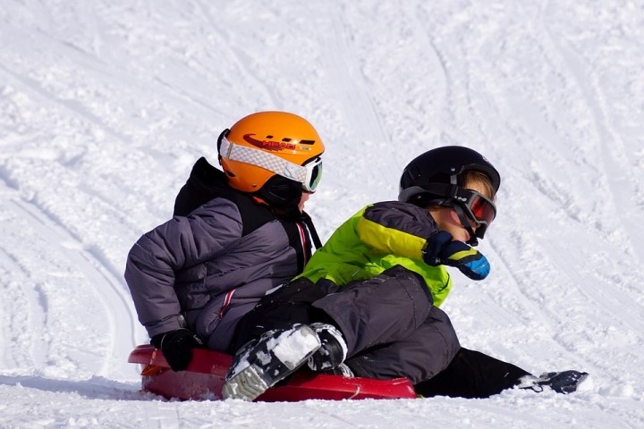 Spaß auf der Winterrodelbahn 