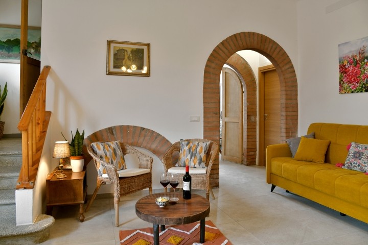 Wohnzimmer und Ausgang zum Esszimmer