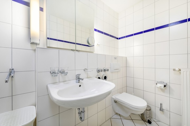 ... WC und Fön.