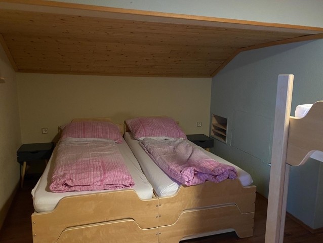 Schlafzimmer mit stockbett dazu