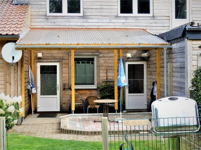 Überdachte Terrasse/ Eingänge zu den FeWo`s