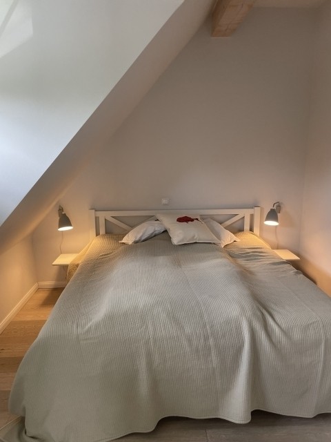 Schlafzimmer mit 180 Bett im OG