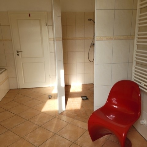Bad mit ebenerdige Dusche