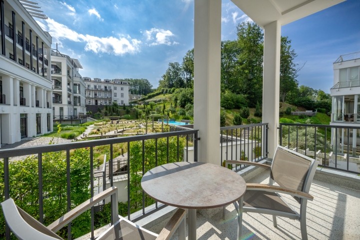 Balkon mit Poolblick