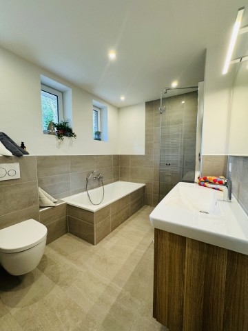 Badezimmer EG mit Badewanne