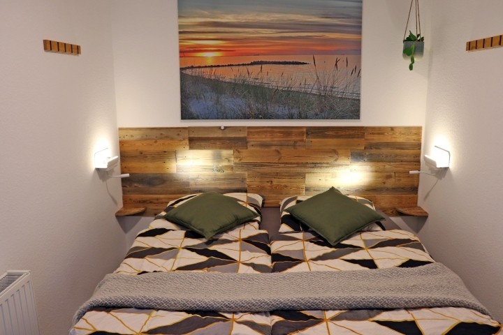 Schlafzimmer mit Boxspringbett (180x200)