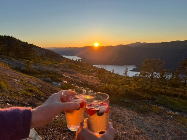 Sundowner.......cheers  :o)