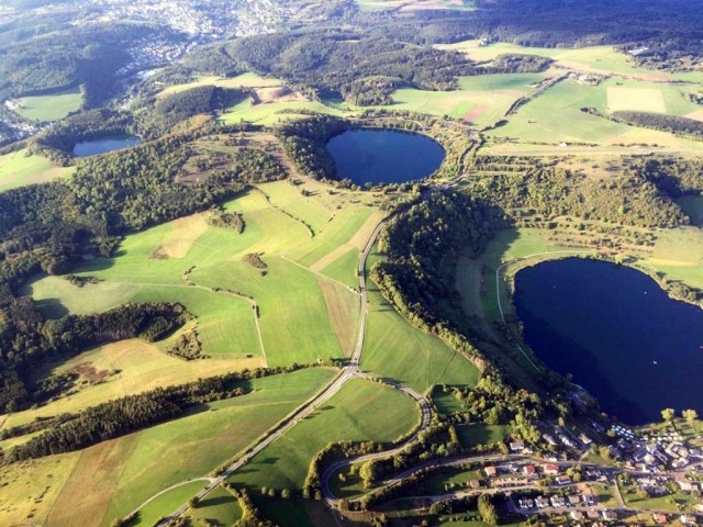 Die berühmten Maare von oben