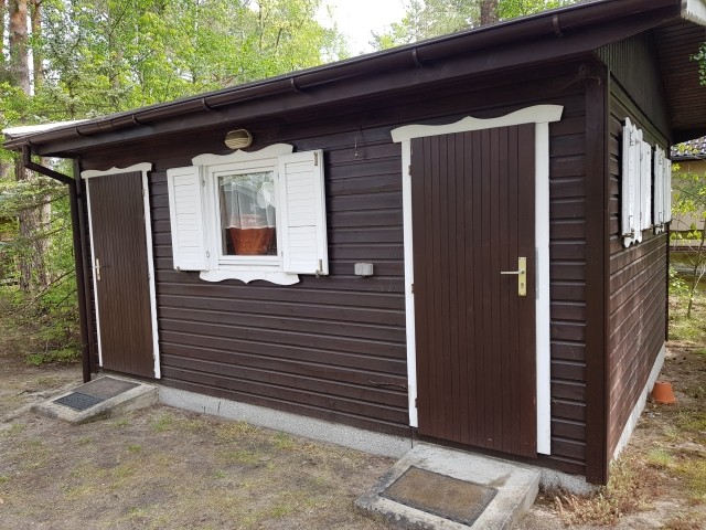 2.Hütte (Badeingang rechts)