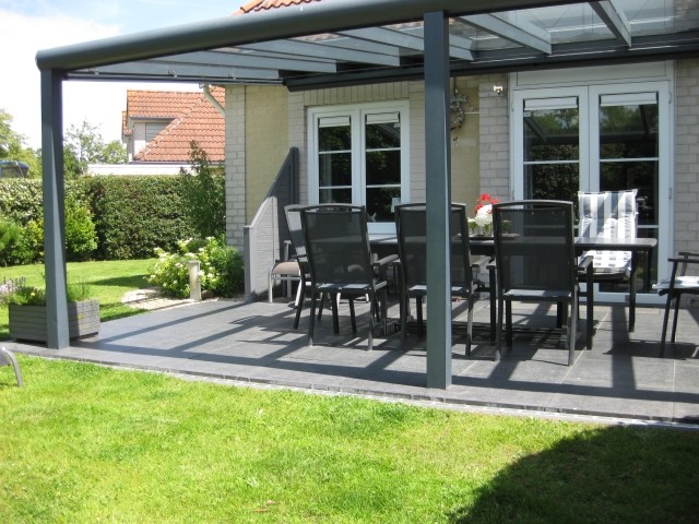 Tolle Terrasse die man auch bei nicht so guten Wetter nutzen kann.