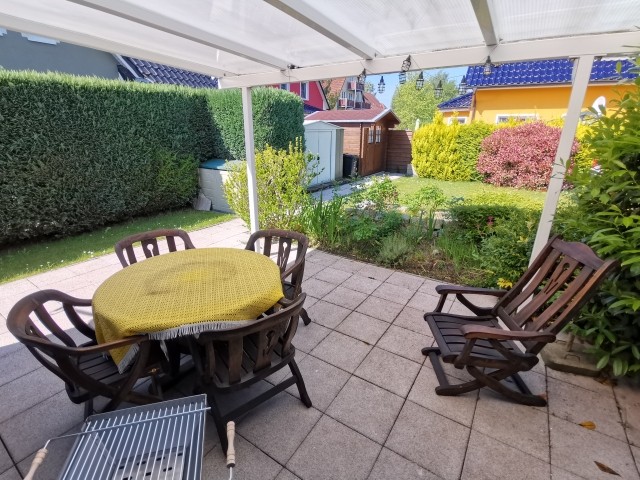 Terrasse mit Sitzmöbeln - Grill vorhanden